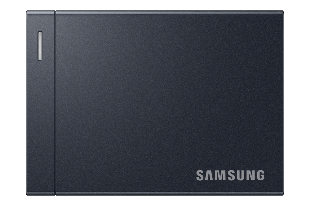 흰 배경에 검은색 삼성 포터블 SSD P9을 정면으로 배치한 공식 제품 이미지